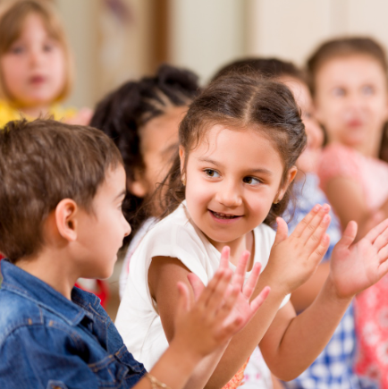 Como ajudar a criança a se adaptar a uma nova turma na escola?