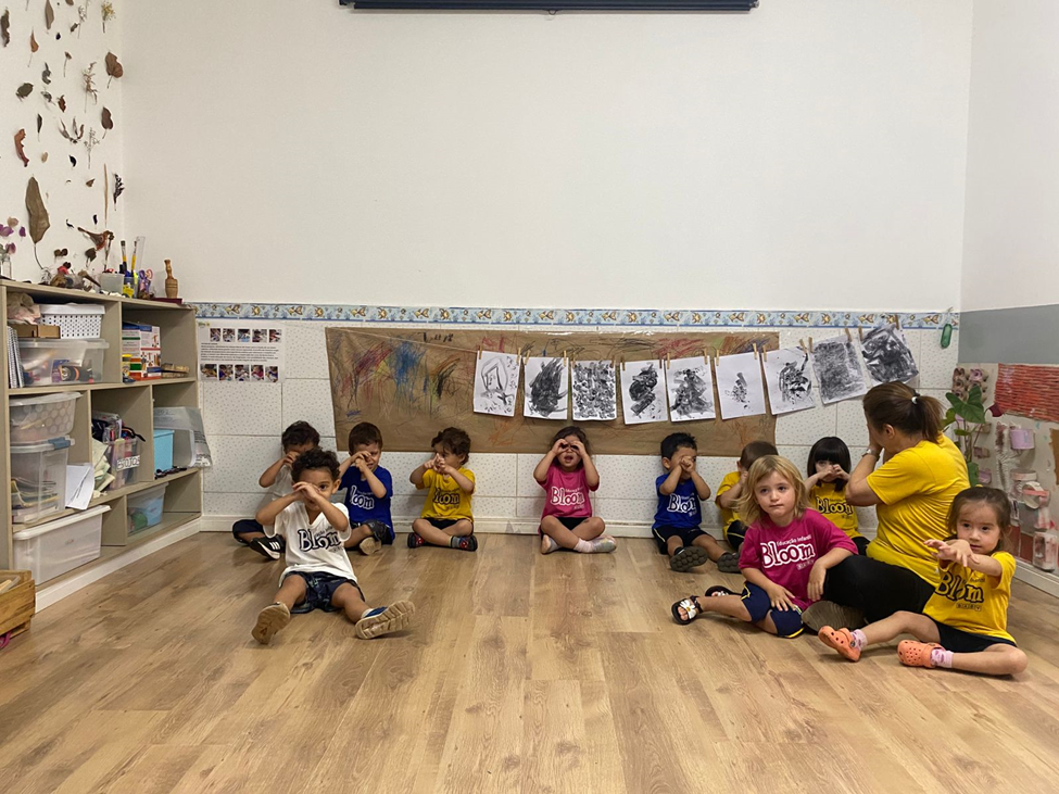 Escutar é mais do que ouvir palavras: é perceber gestos, silêncios e olhares.